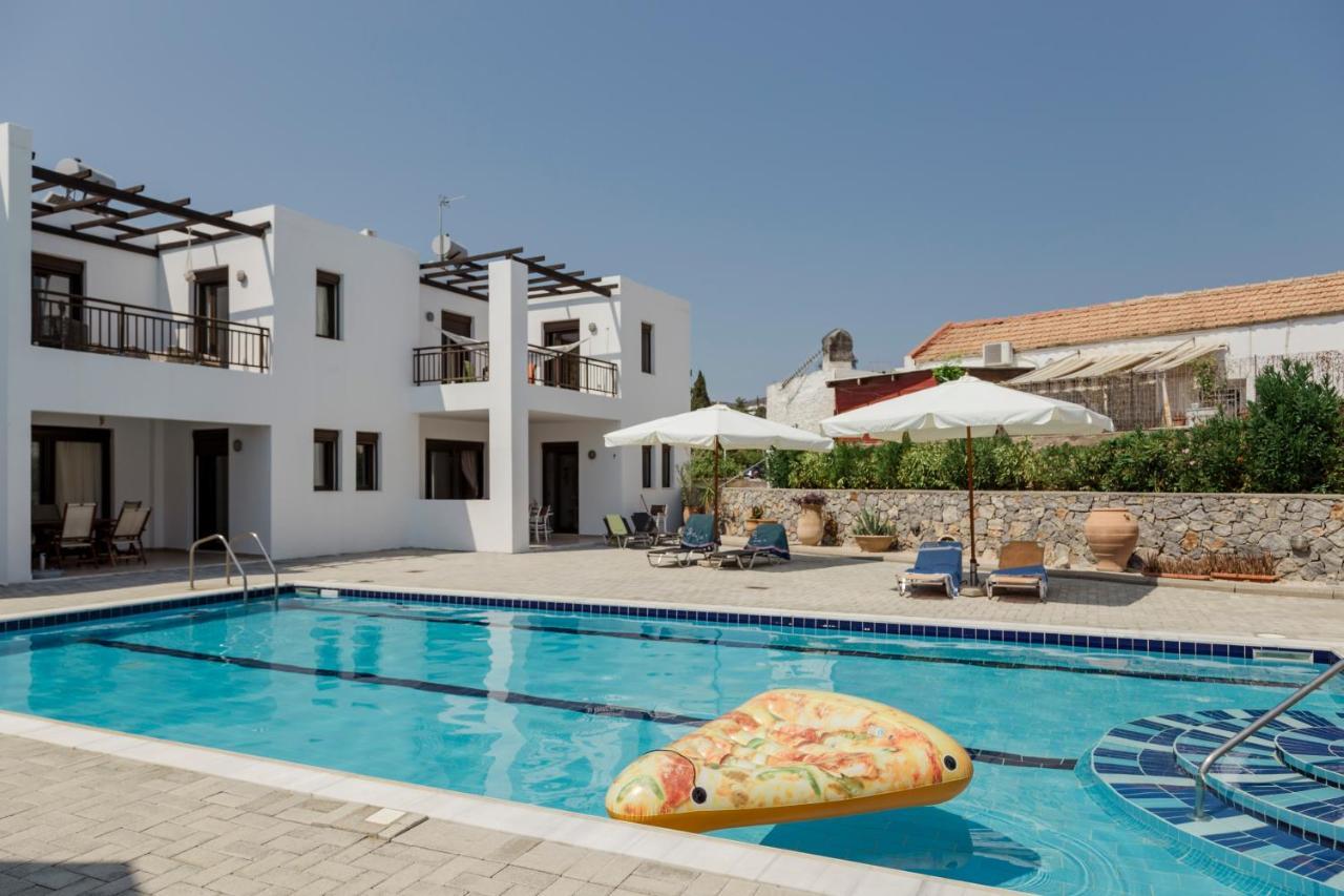 The Corner House At Gennadi Court Villa Buitenkant foto