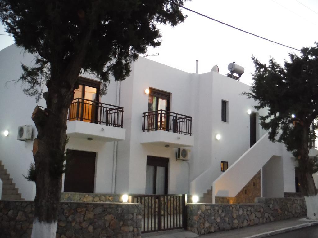 The Corner House At Gennadi Court Villa Buitenkant foto