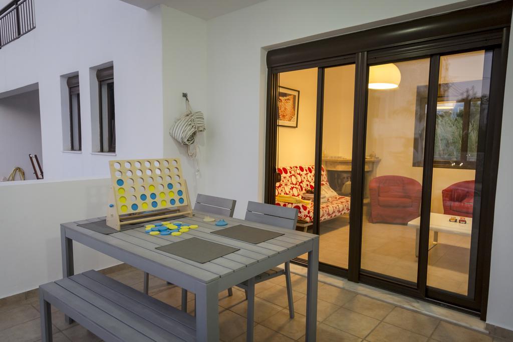 The Corner House At Gennadi Court Villa Buitenkant foto